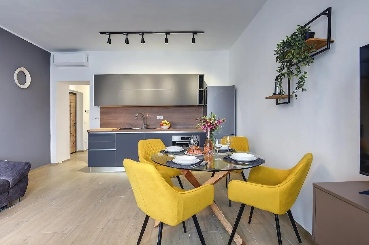 Apartment Erman City With Free Parking Pula