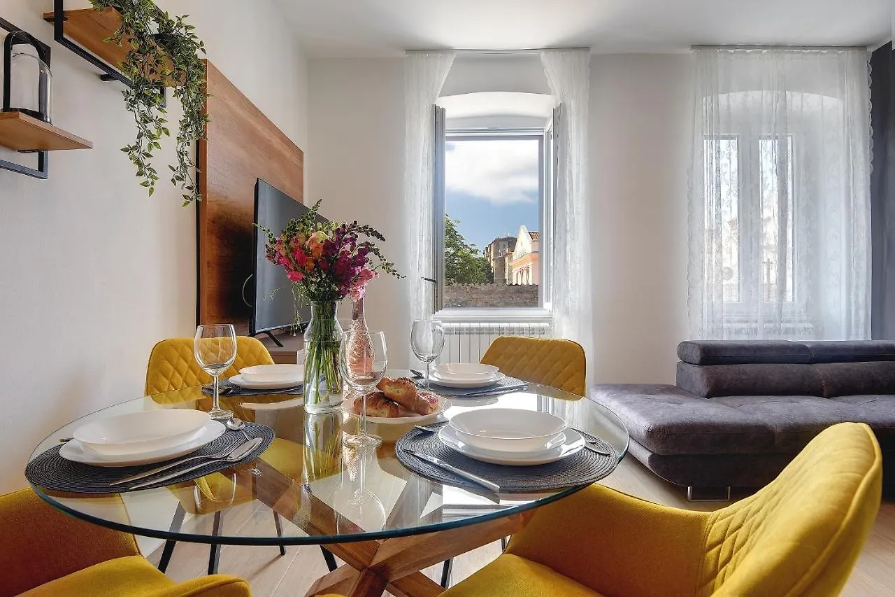 Apartment Erman City With Free Parking Pula
